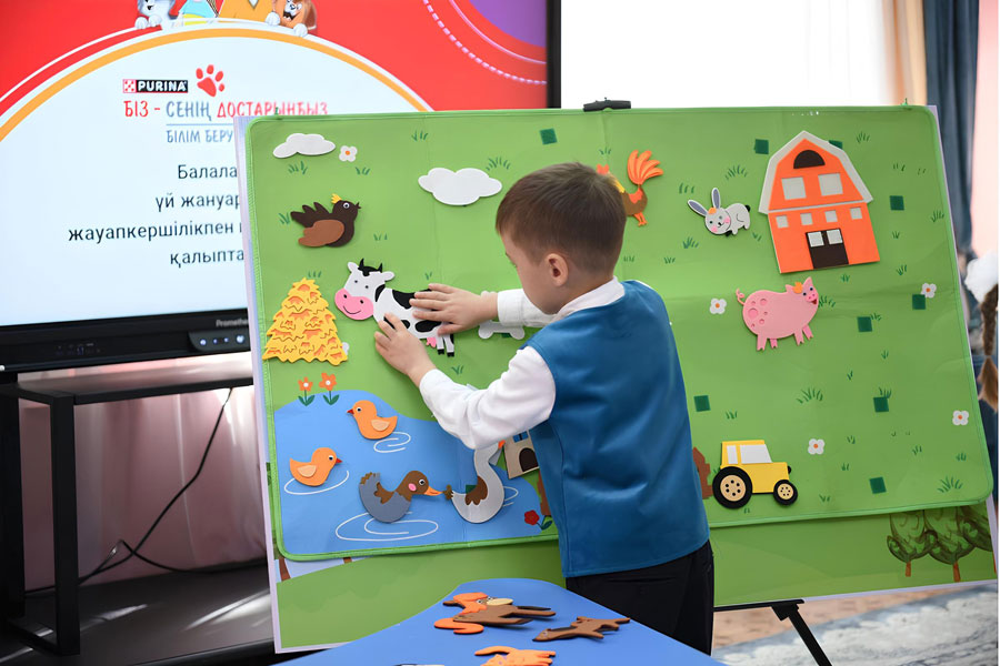 «Бір сурет – бір келі жем: «Мейірімді суреттер» баспанадағы жануарларға көмектеседі»