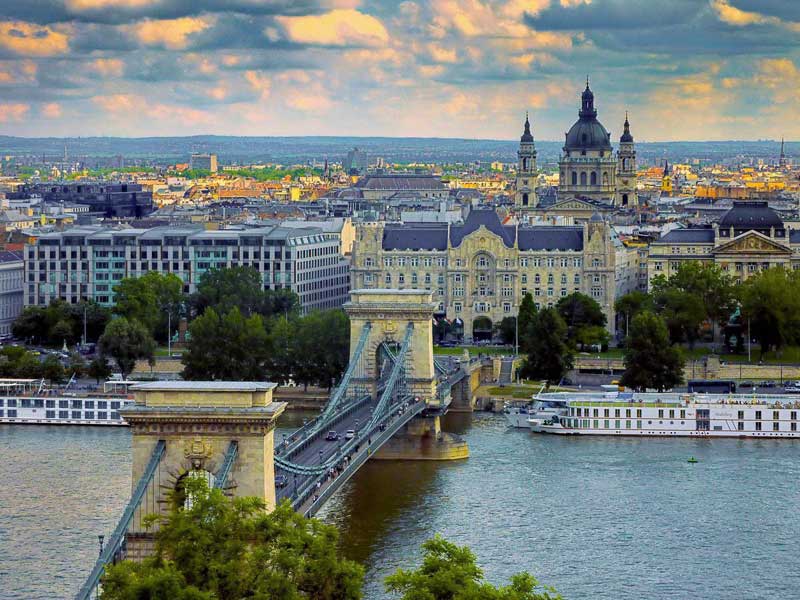 Шұғылалы шартарап: Будапешт қаласы